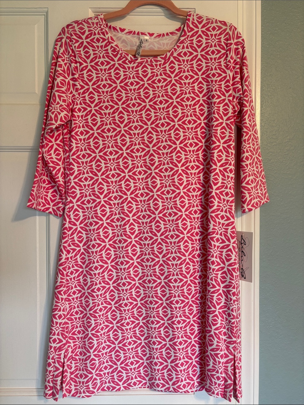 Lulu-B Pink and White Geometric Long Sleeve Shift Dress
